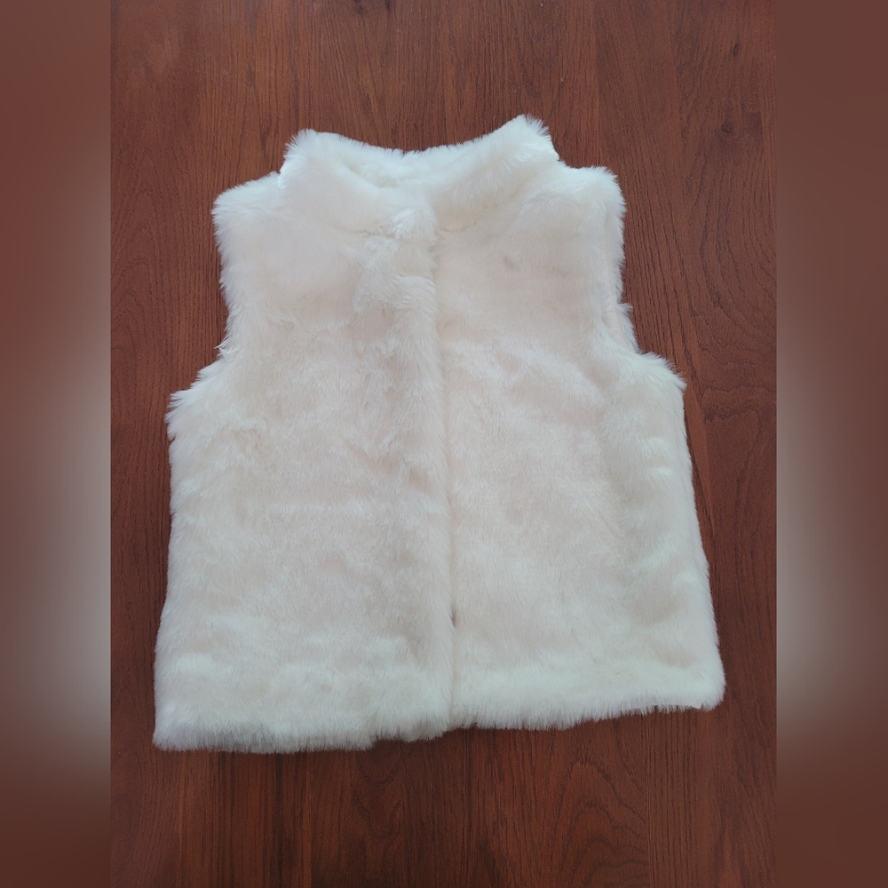 Carter's off-white faux fur vest, size 6